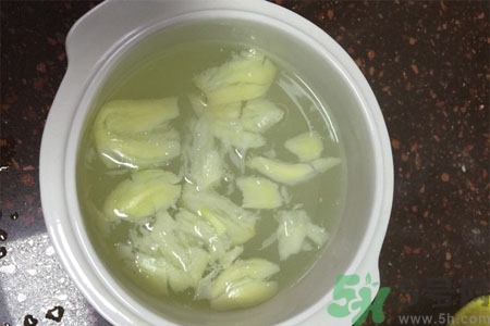 寶寶咳嗽喝大蒜水有用嗎？小孩咳嗽能喝大蒜水嗎？