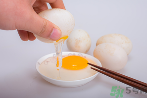 雞蛋和鴨蛋可以一起吃嗎？雞蛋和鴨蛋可以一起炒嗎？