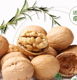 核桃仁皮發(fā)黑能吃嗎？核桃仁皮發(fā)黑怎么回事？