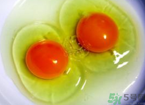 雞蛋黃發(fā)紅是怎么回事？雞蛋黃發(fā)紅可以吃嗎？