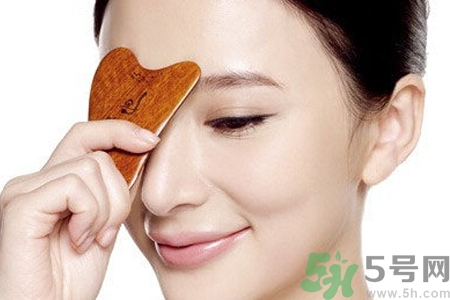 自己在家能面部刮痧嗎？在家怎樣做面部刮痧？