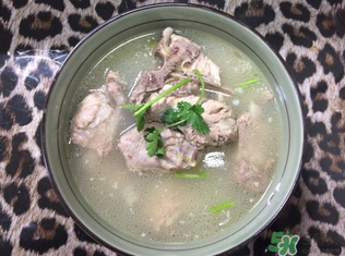 煮排骨用涼水還是熱水？燉排骨用熱水好還是涼水好？