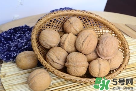 核桃一天什么時候吃最好？吃核桃有啥講究嗎？
