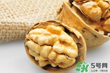 吃核桃可以長(zhǎng)頭發(fā)嗎？吃核桃對(duì)長(zhǎng)頭發(fā)有用嗎？