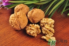 吃核桃可以喝茶嗎？吃核桃喝茶會(huì)中毒嗎？