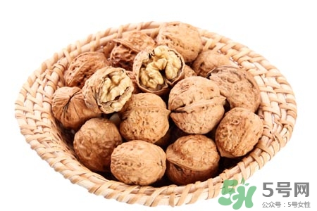 吃核桃可以喝茶嗎？吃核桃喝茶會(huì)中毒嗎？