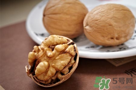 晚上吃核桃會(huì)胖嗎？核桃吃多了會(huì)變胖嗎？