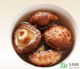 干香菇用什么水泡？干香菇用熱水還是冷水泡？