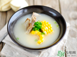 排骨湯為什么是白色的？排骨湯怎么熬成乳白色的？