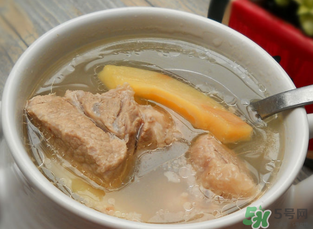排骨湯為什么是白色的？排骨湯怎么熬成乳白色的？