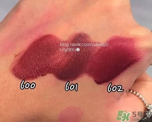 阿瑪尼小胖丁唇釉哪個(gè)色最火？阿瑪尼小胖丁唇釉保留了紅管的哪個(gè)色？