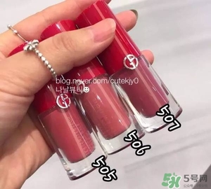 阿瑪尼小胖丁唇釉哪個(gè)色最火？阿瑪尼小胖丁唇釉保留了紅管的哪個(gè)色？