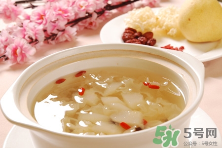 銀耳紅棗湯能隔夜吃嗎？銀耳紅棗湯一天中什么時(shí)候喝最好？