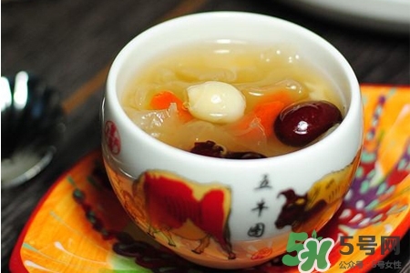 早上空腹喝銀耳紅棗湯好嗎？早上喝銀耳紅棗湯有什么好處？