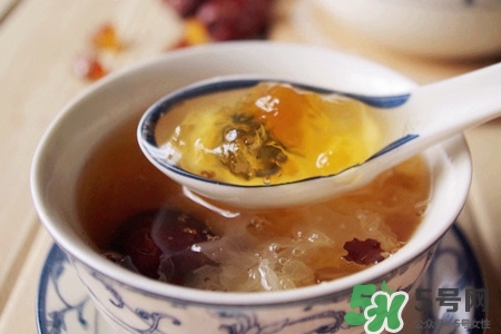 早上空腹喝銀耳紅棗湯好嗎？早上喝銀耳紅棗湯有什么好處？