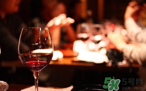 帶牙套能喝酒嗎？帶牙套可不可以喝酒？