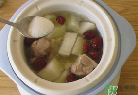 雞肉可以和白蘿卜一起燉湯嗎？雞肉和白蘿卜能一起吃嗎？