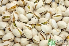開(kāi)心果受潮了還能吃嗎？開(kāi)心果放潮了怎么辦？