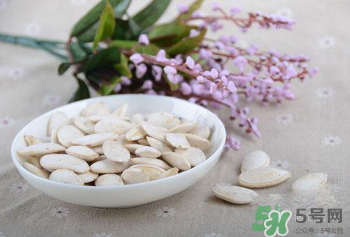 南瓜子和葵花籽哪個好？南瓜子和葵花籽區(qū)別？