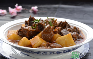 煮牛肉什么時(shí)候放鹽？燉牛肉什么時(shí)候放鹽好？