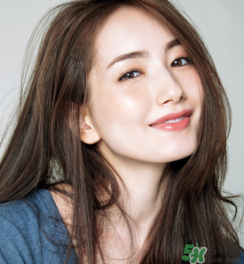磚紅色口紅配什么妝容？磚紅色口紅適合什么妝？