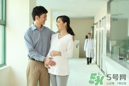 生孩子下面要剃陰毛嗎？分娩時需要剃毛嗎？