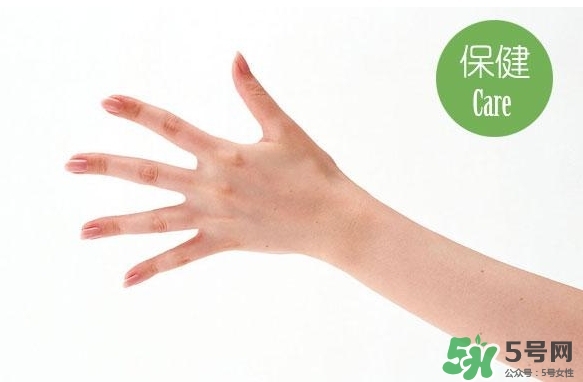 睡覺睡到半夜手麻是怎么回事？睡覺睡到半夜手麻怎么辦？