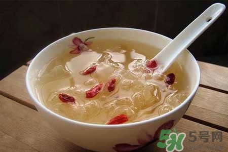 ?銀耳湯經(jīng)常喝有什么好處？經(jīng)常喝銀耳湯有副作用嗎？