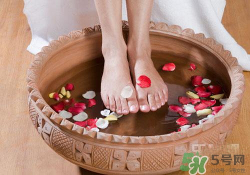 熱水泡腳可以補(bǔ)血嗎？熱水怎么泡腳可以補(bǔ)血？