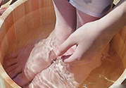 熱水泡腳可以補血嗎？熱水怎么泡腳可以補血？