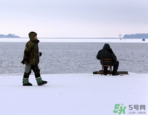 冬天釣魚用什么餌料？冬天釣魚用什么小藥？