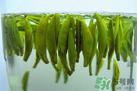冬天可以喝綠茶嗎？冬天喝綠茶好還是紅茶好？