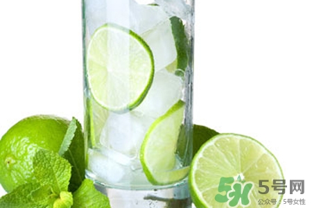 檸檬水可以用熱水泡嗎？檸檬水用涼水泡還是熱水泡？