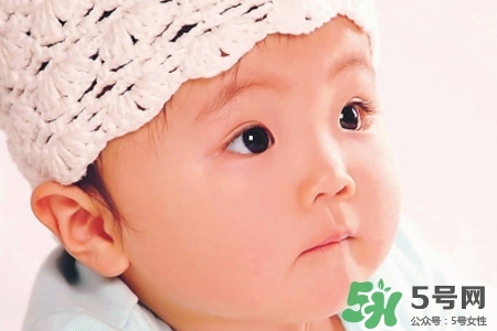 寶寶能穿羽絨服嗎？寶寶多大可以穿羽絨服？