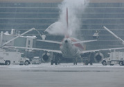 下雪天飛機能起飛嗎？下雪天飛機可以降落嗎？