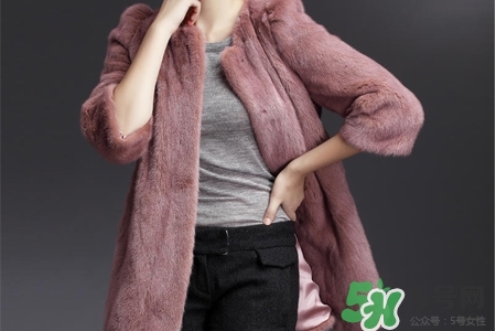 冬天穿羽絨服暖和還是貂皮暖和？貂皮和羽絨服哪個暖和？