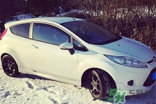 冬天早上車玻璃上的冰霜怎么弄？冬天早上車玻璃上的霧怎么弄？