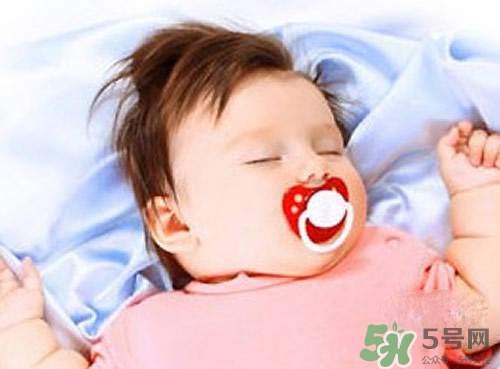 安撫奶嘴乳膠好還是硅膠好？怎么挑選安撫奶嘴？