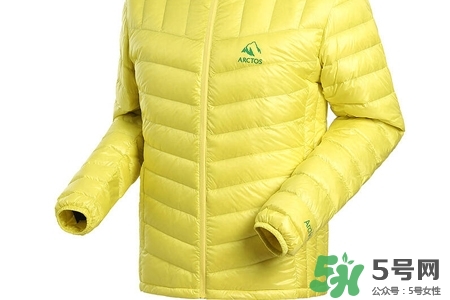 冬天穿呢子大衣保暖還是羽絨服保暖？冬天穿呢子大衣好還是羽絨服好？