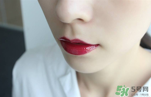 圣羅蘭唇釉怎么涂？ysl唇釉怎么涂好看？