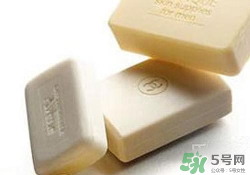 硫磺皂可以洗頭嗎？怎么用硫磺皂洗頭