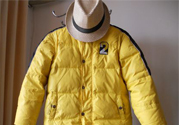 新羽絨服有味道怎么辦？新買的羽絨服怎么洗除味？