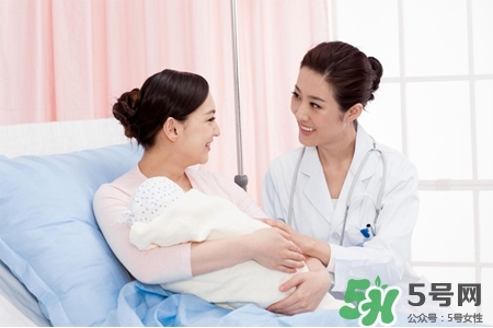冬天哺乳穿什么？冬天哺乳期穿什么衣服喂奶好？
