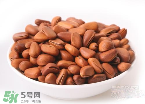 松子和核桃哪個營養(yǎng)價值更高？松子和核桃哪個更容易發(fā)胖？