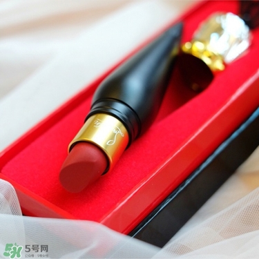 cl黑管口紅和金管有什么區(qū)別？cl黑管和cl金管哪個(gè)好？