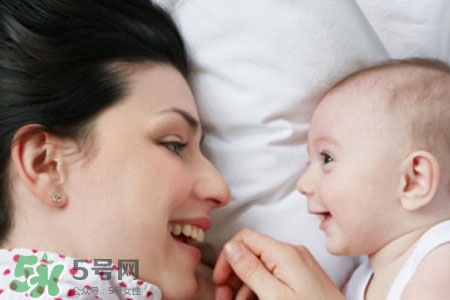喂母乳乳房會(huì)下垂嗎？喂母乳會(huì)導(dǎo)致胸部下垂嗎？