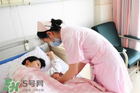 喂母乳為什么會(huì)胸部下垂？正確哺乳不會(huì)導(dǎo)致胸部下垂