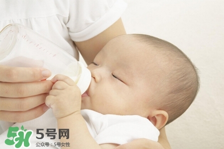 產(chǎn)后胸部下垂什么原因？產(chǎn)后胸部下垂怎么辦？
