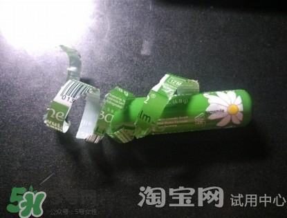 小甘菊唇膏小孩能用嗎？herbacin賀本清小甘菊唇膏小孩可以用嗎？