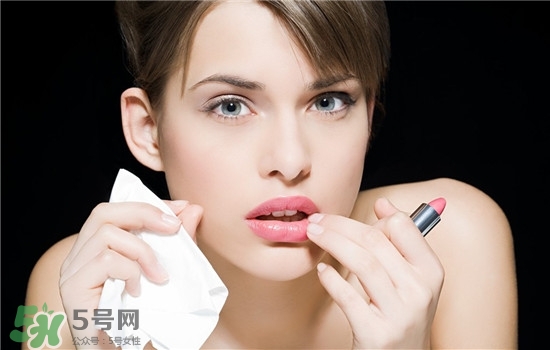 防曬唇膏要卸妝嗎？防曬唇膏晚上可以用嗎？